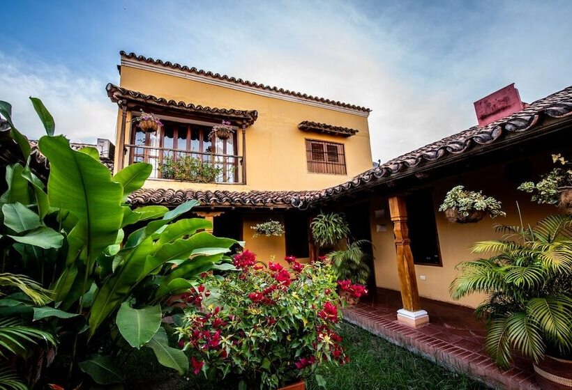 هتل La Casa Amarilla