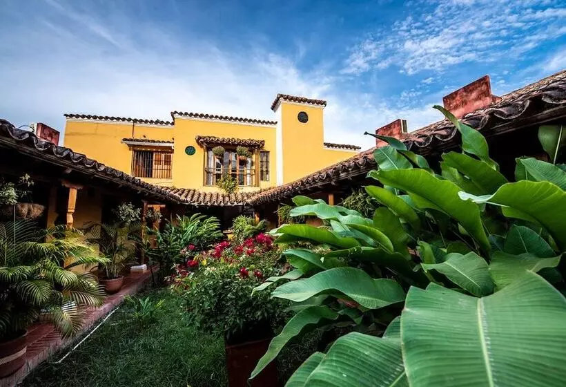 Hotelli La Casa Amarilla