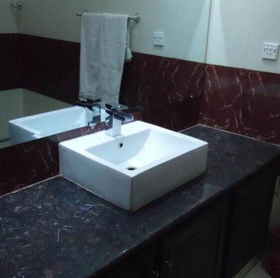 Midway Hotel & Resturant