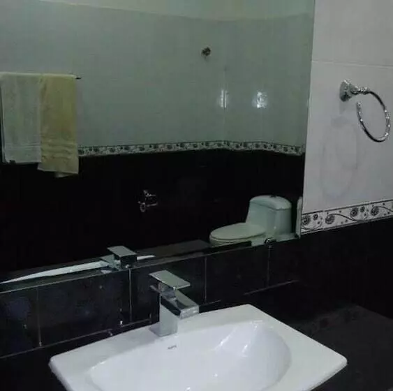 Midway Hotel & Resturant