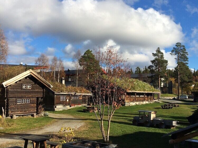 Hotel Raulandsakademiet Og Vandrerhjem