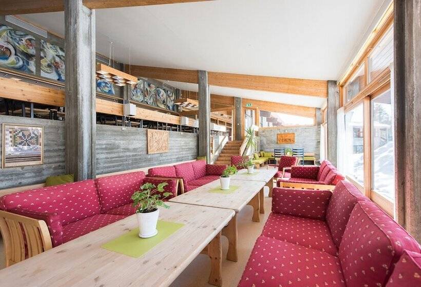 Hotel Raulandsakademiet Og Vandrerhjem