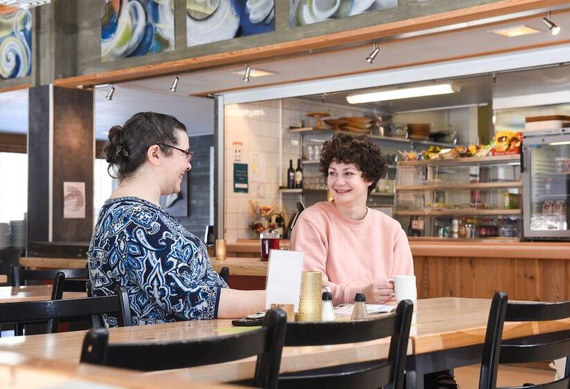 Hotel Raulandsakademiet Og Vandrerhjem