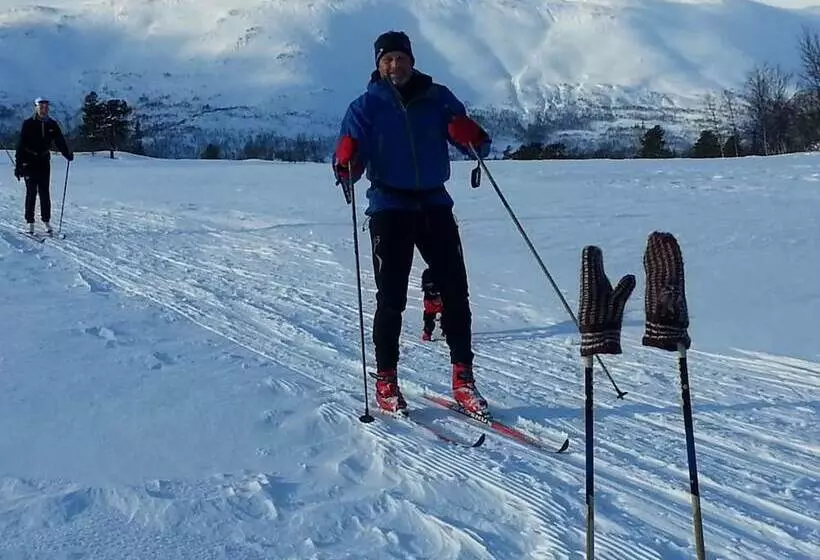 ホテル Raulandsakademiet Og Vandrerhjem