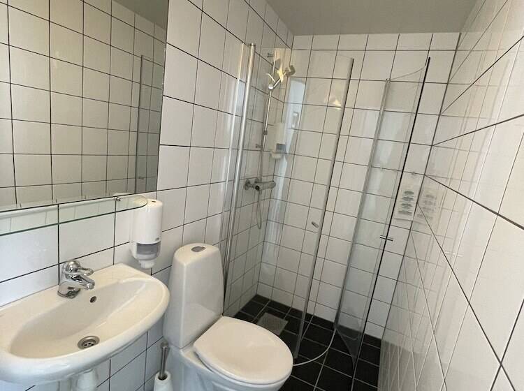 Hotel Raulandsakademiet Og Vandrerhjem