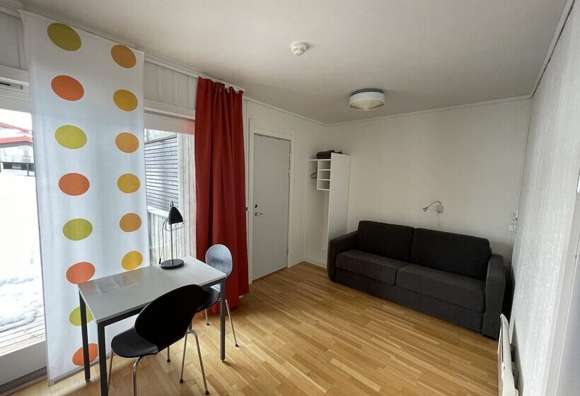 Hotel Raulandsakademiet Og Vandrerhjem