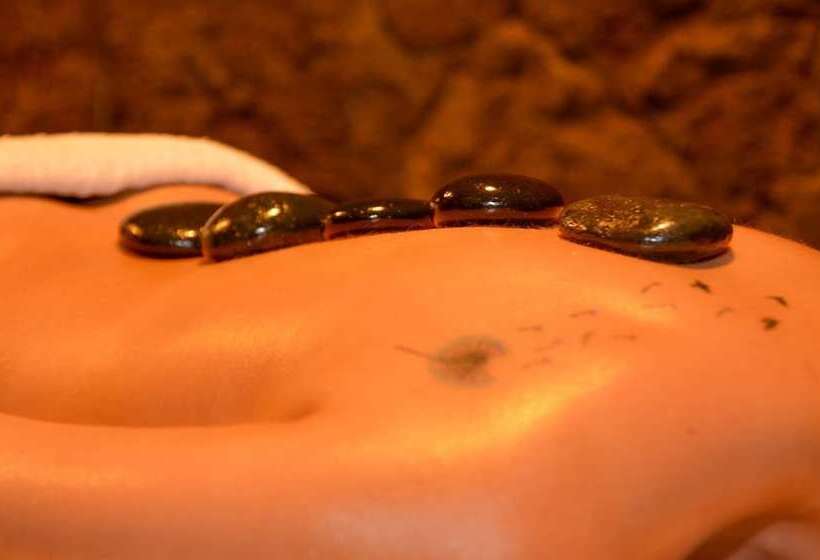 هتل Termas Menetue