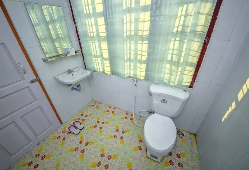 هتل Thit Sar Shin Guest House