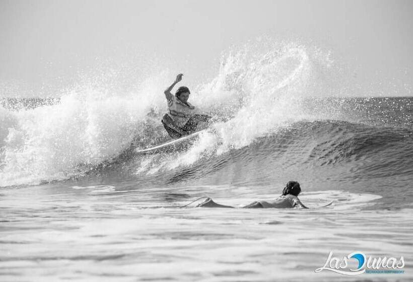 هاستل Las Dunas Surf Resort