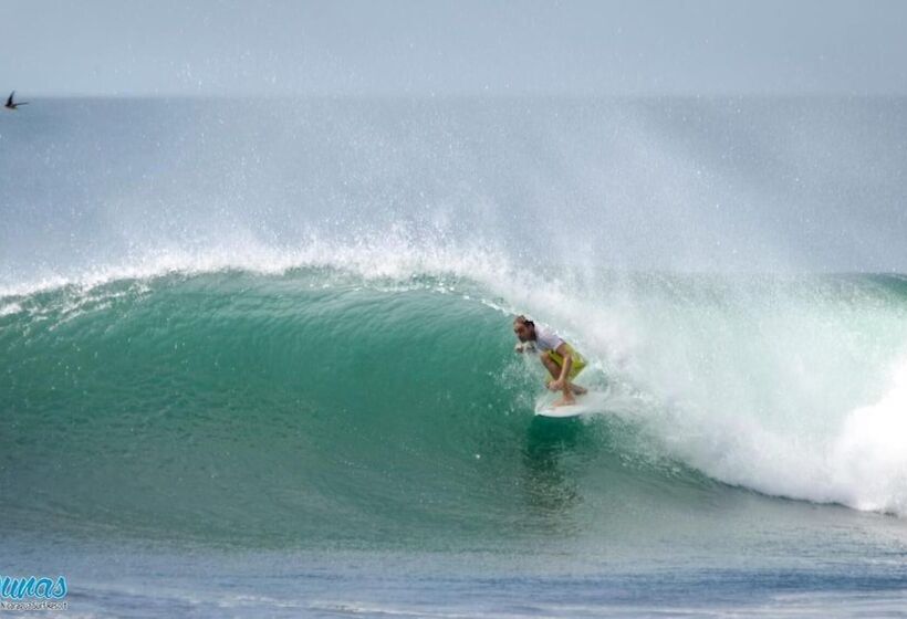 هاستل Las Dunas Surf Resort