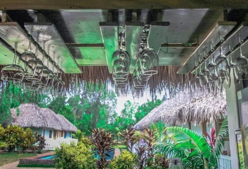 هاستل Las Dunas Surf Resort