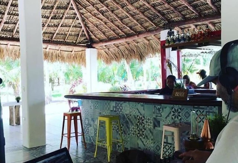 هاستل Las Dunas Surf Resort