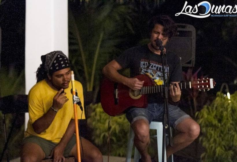 هاستل Las Dunas Surf Resort