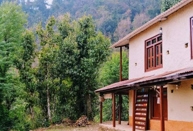 پانسیون Retreat At Damaar