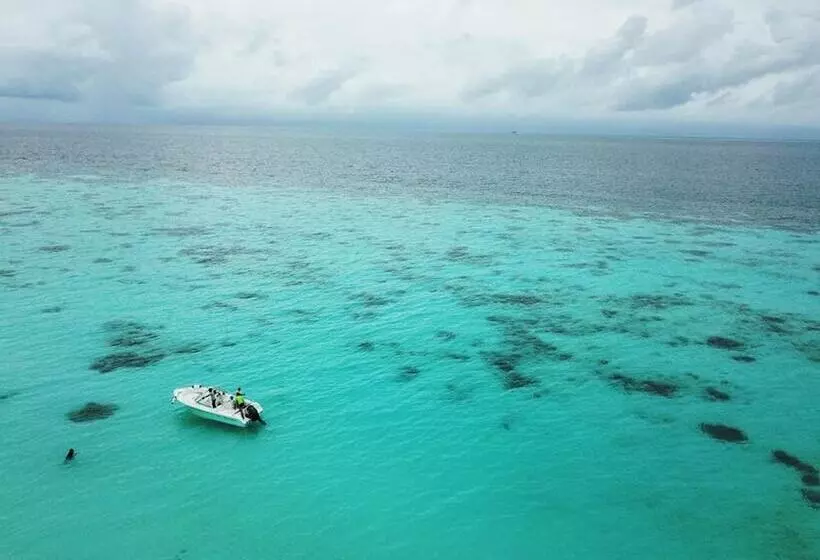 پانسیون Small Island Lodge