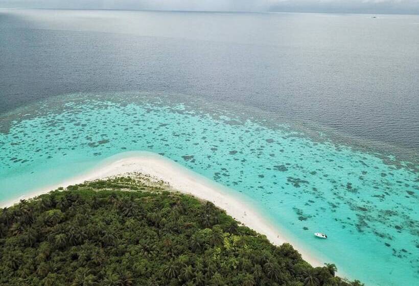 پانسیون Small Island Lodge