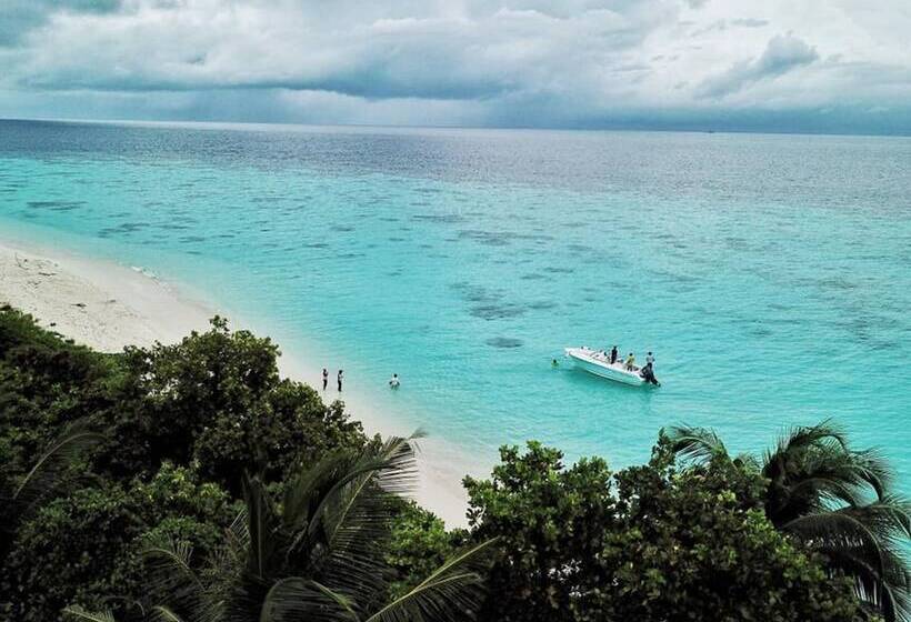 پانسیون Small Island Lodge