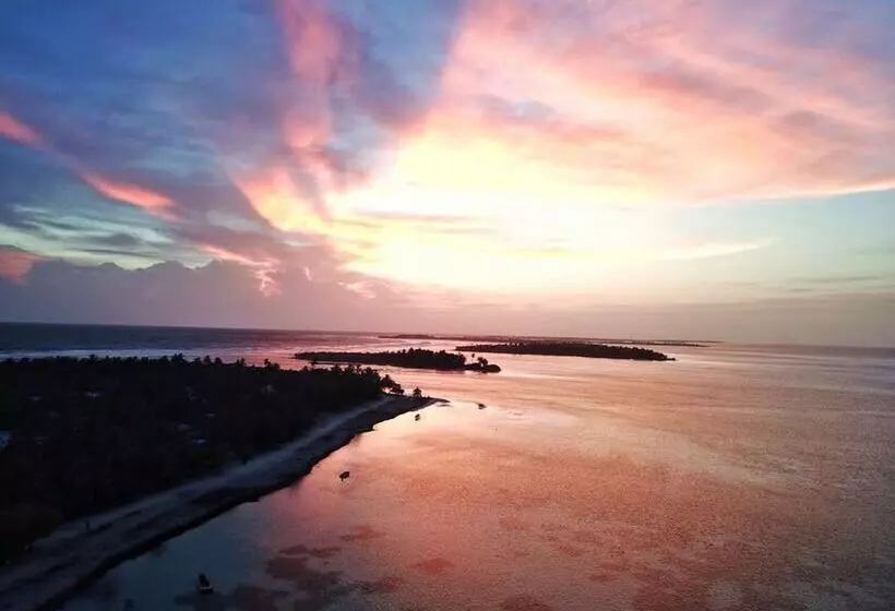 پانسیون Small Island Lodge