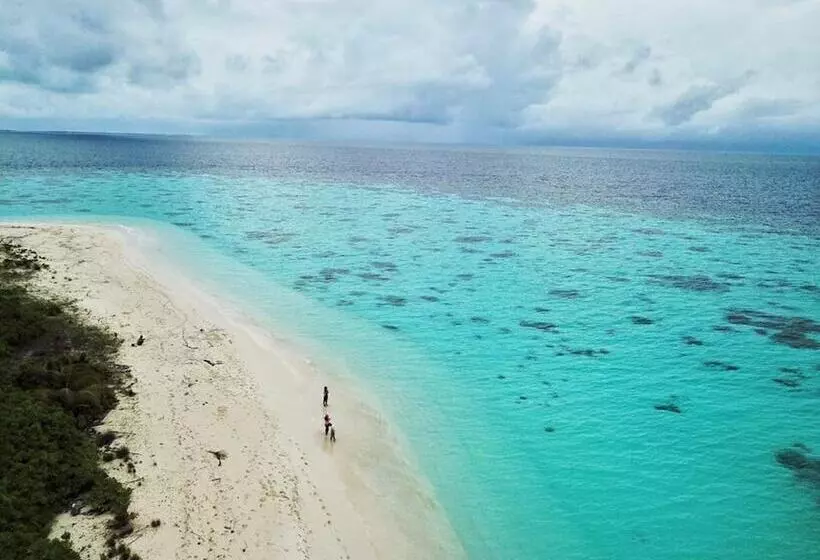 پانسیون Small Island Lodge