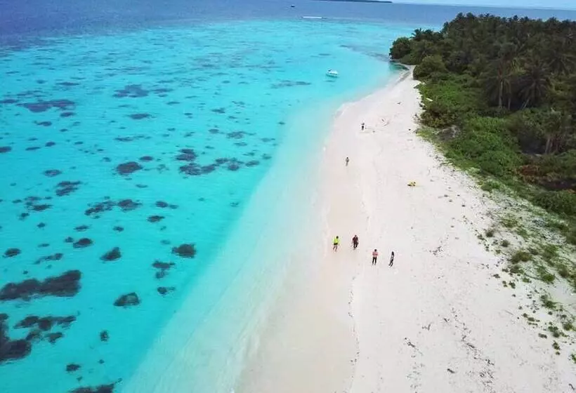 پانسیون Small Island Lodge