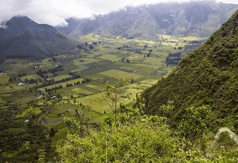 Hostel Hostal Davinci Mitad Del Mundo