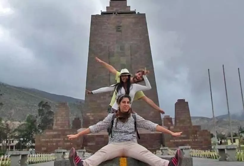 Retkeilymaja Hostal Davinci Mitad Del Mundo