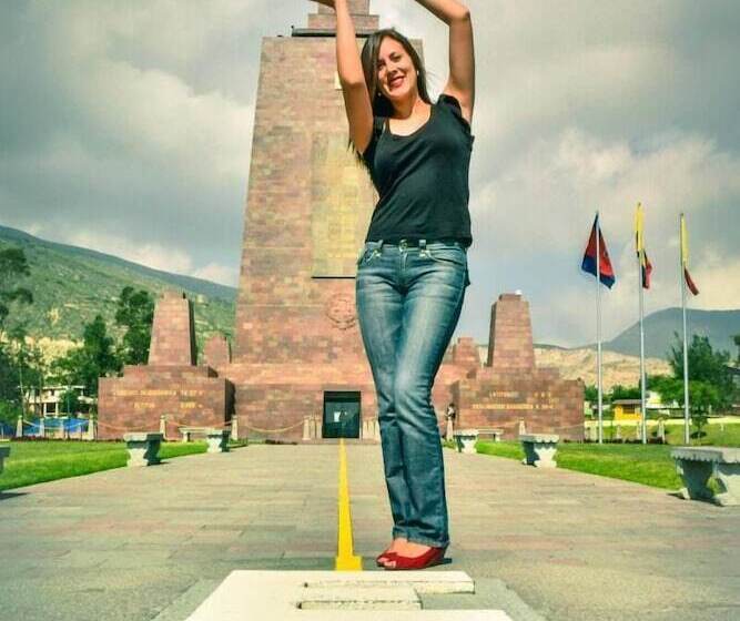 Hostel Hostal Davinci Mitad Del Mundo