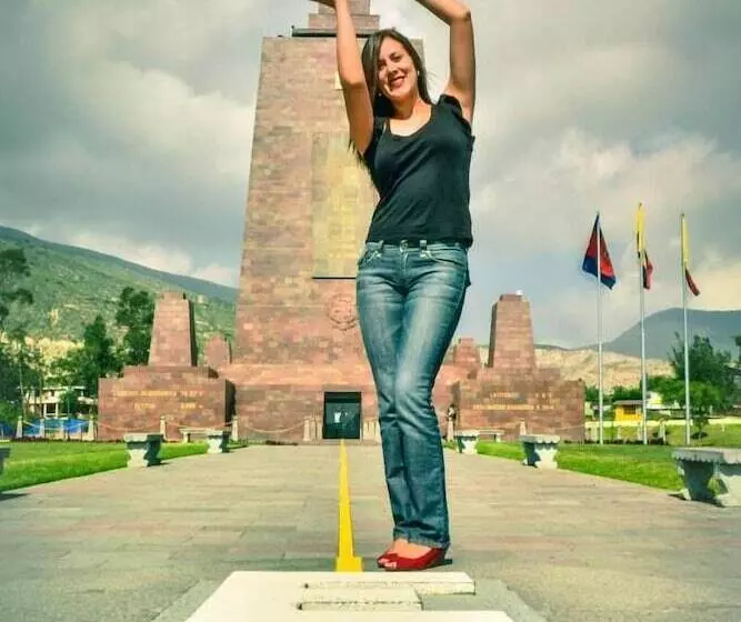 Retkeilymaja Hostal Davinci Mitad Del Mundo