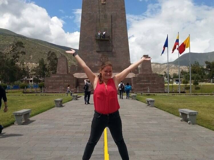 Hostel Hostal Davinci Mitad Del Mundo