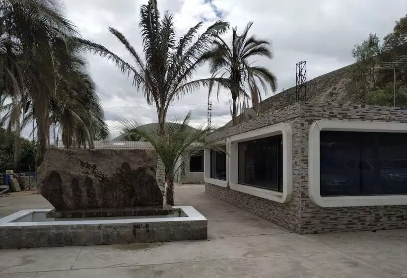 Retkeilymaja Hostal Davinci Mitad Del Mundo