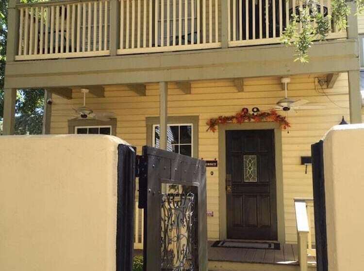 مبيت وإفطار Agustin Inn