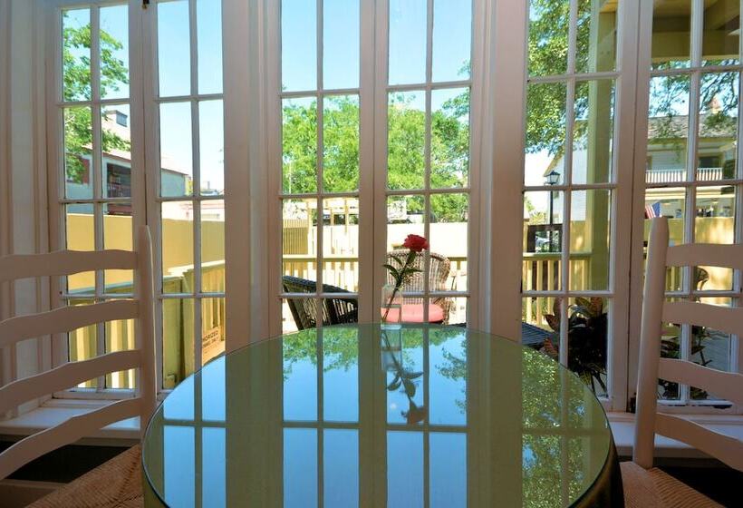 مبيت وإفطار Agustin Inn