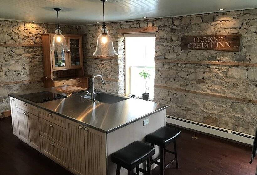 مبيت وإفطار Forks Of The Credit Inn