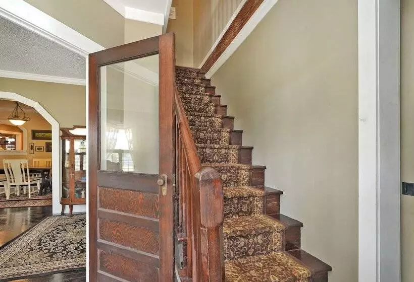 Aamiaismajoitus (B&B) The Wayward Traveler S Inn