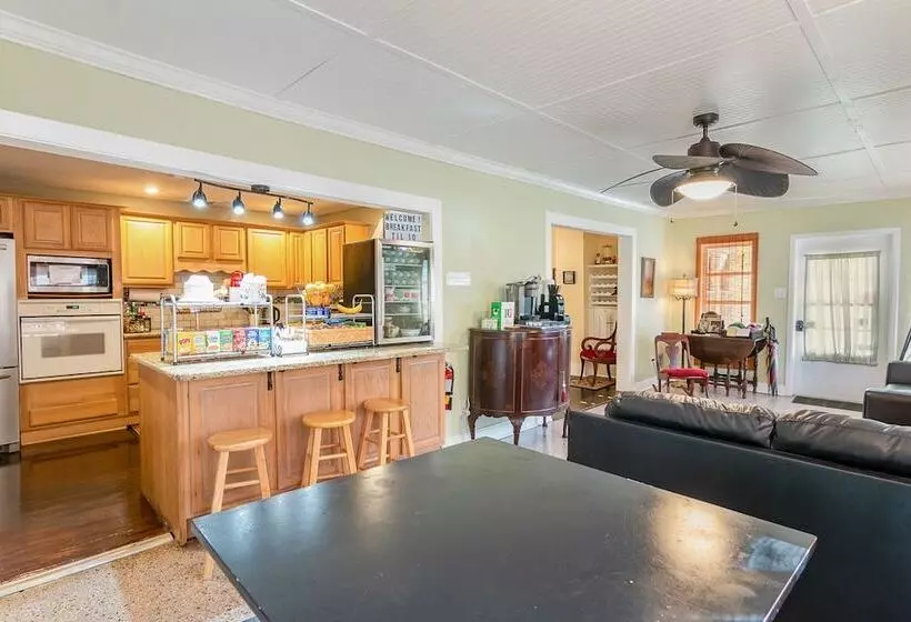 Aamiaismajoitus (B&B) The Wayward Traveler S Inn