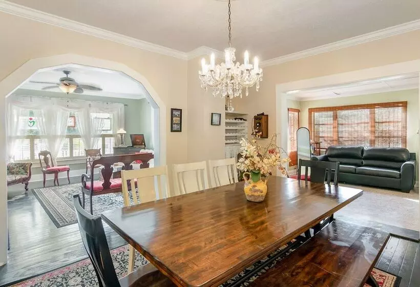 Aamiaismajoitus (B&B) The Wayward Traveler S Inn