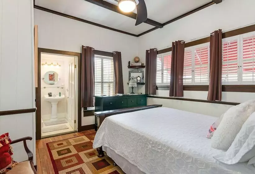 Aamiaismajoitus (B&B) The Wayward Traveler S Inn