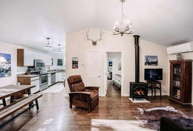 Glacier Springs – Cabin #16   1br Cabin