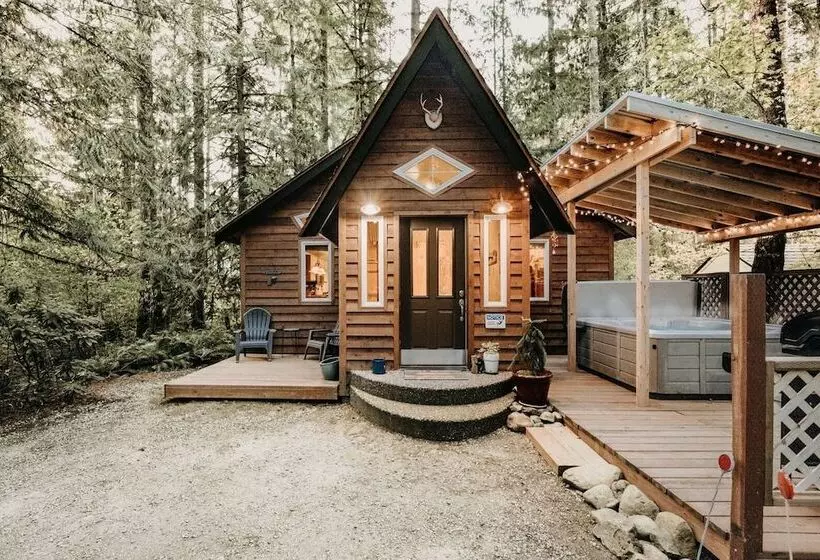 Glacier Springs – Cabin #16   1br Cabin