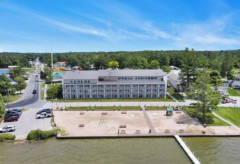 Hotelli Dunes Waterfront Resort