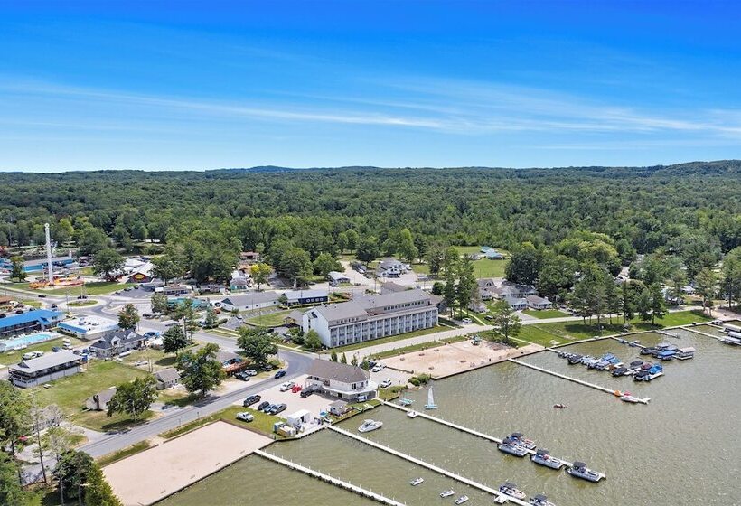 Отель Dunes Waterfront Resort