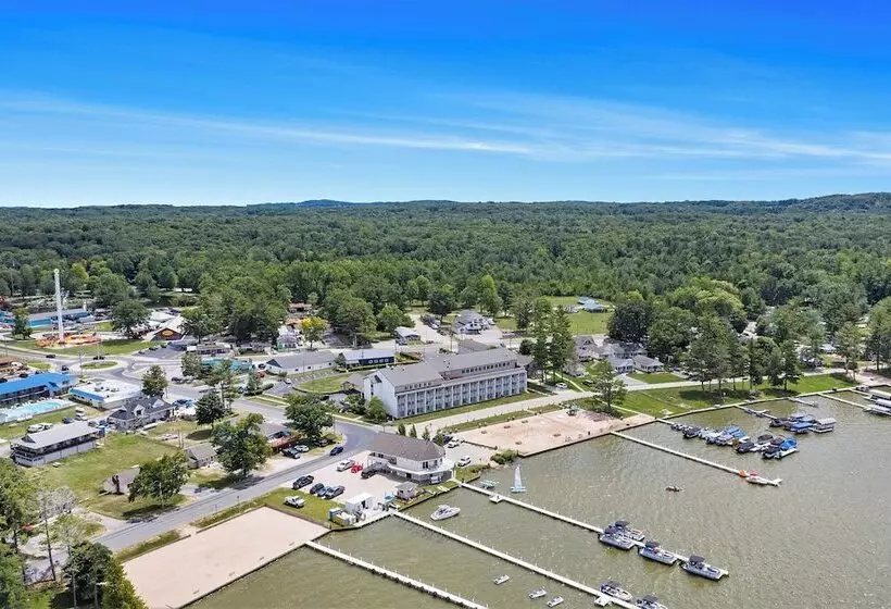 Hotelli Dunes Waterfront Resort