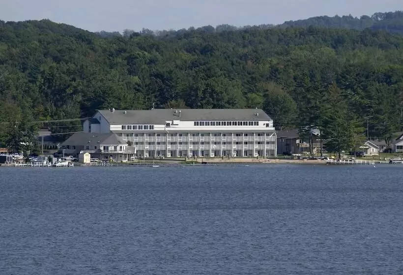 Hotelli Dunes Waterfront Resort