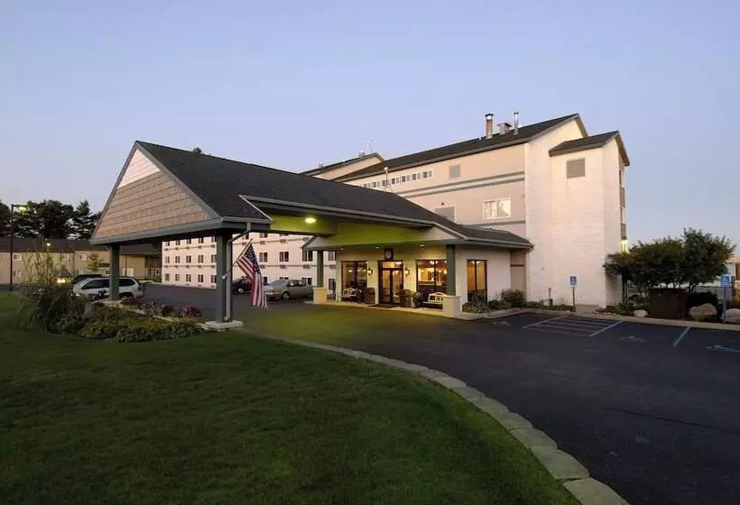 Hotelli Dunes Waterfront Resort