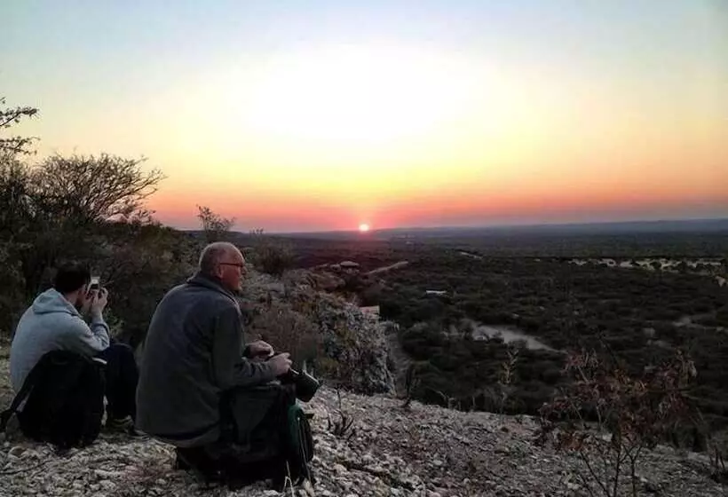 هتل Sasa Safari Camp