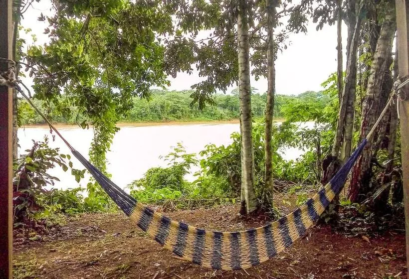 ホテル Tambopata River