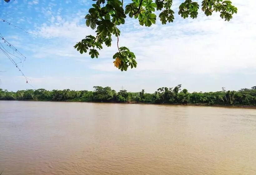 ホテル Tambopata River