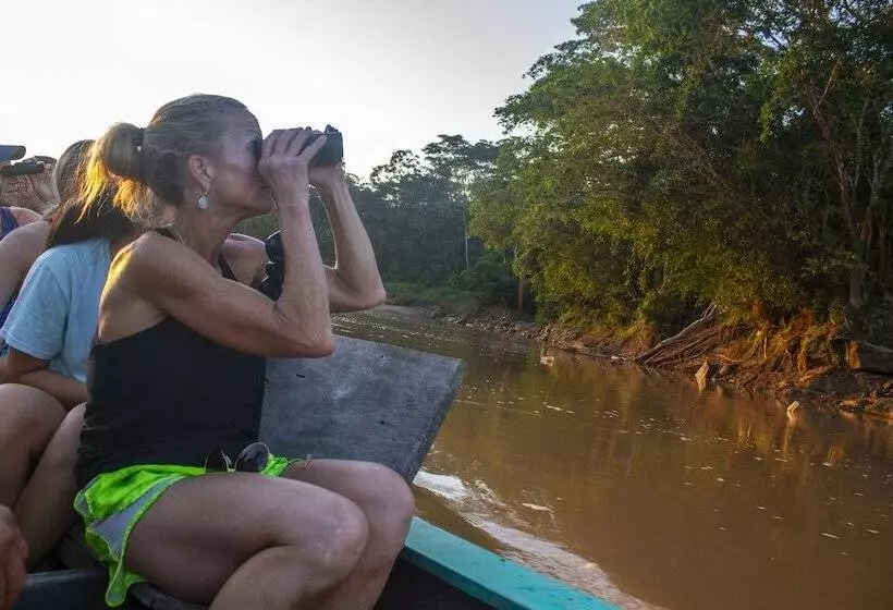 ホテル Tambopata River