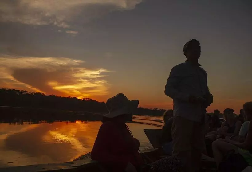 ホテル Tambopata River