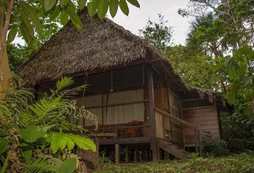 ホテル Tambopata River